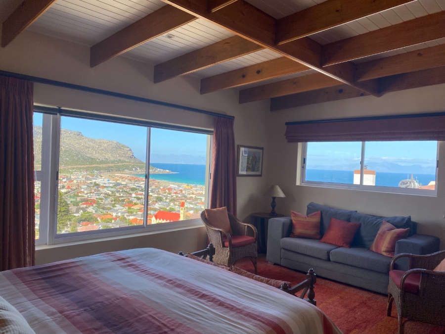 To Let 4 Bedroom Property for Rent in Fish Hoek Western Cape